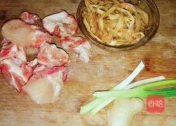 黄花菜煲排骨的做法图解1