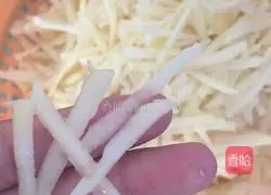 Illustration of how to make northern Shaanxi potato rub 3