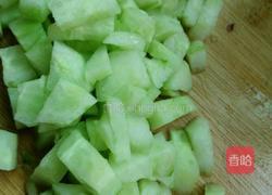 黄瓜玉米炒腊肠的做法图解3