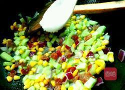 黄瓜玉米炒腊肠的做法图解8