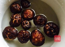 香菇红枣嫩鸡汤的做法图解3