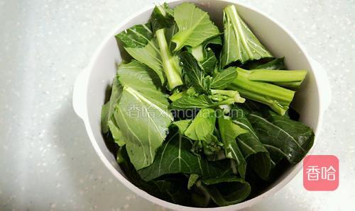 洗净菜心切成段～