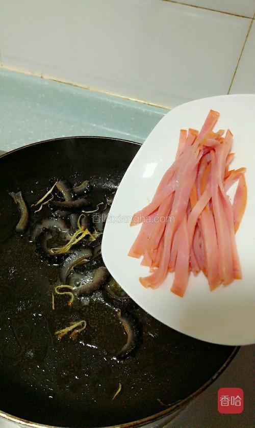 五分钟后放进火腿～