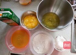 橙汁味戚风蛋糕的做法图解1