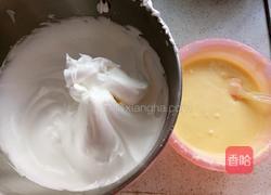 橙汁味戚风蛋糕的做法图解2