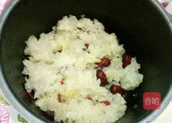 银耳红枣桂圆汤的做法图解3