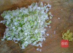 肉丁白菜包子的做法图解5