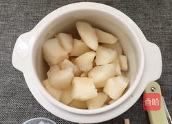 冰糖炖雪梨的做法图解3