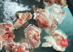 萝卜排骨汤的做法图解1