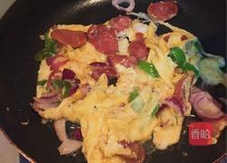 鹅蛋炒香肠 的做法图解6