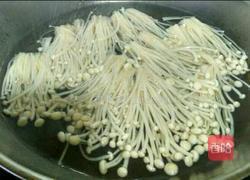 油爆金针菇的做法图解2