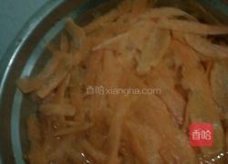 清炒萝卜片的做法图解1