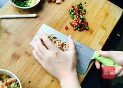 酸辣井水鱼的做法图解2