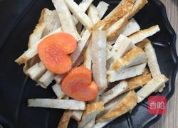 番茄酱三丝炒乌冬面的做法图解2