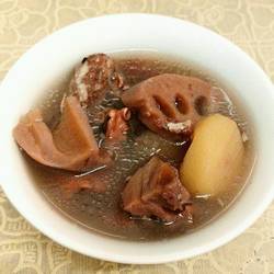 莲藕马蹄排骨汤的做法[图]