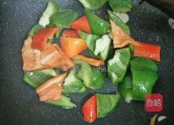 青红辣椒炒鸡腿肉的做法图解5
