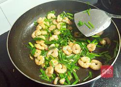 虾仁炒韭菜的做法图解7