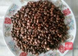 煮五香松籽的做法图解1