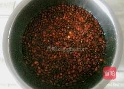 煮五香松籽的做法图解3