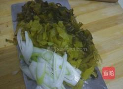 酸菜土豆粉的做法图解1