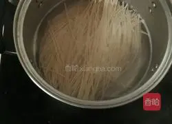 Illustration of how to make tomato minced meat noodles 2