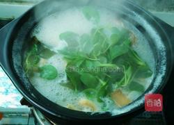 砂锅海鲜鸡蛋面的做法图解4