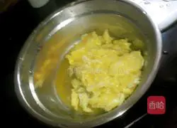Super Spicy Garlic Egg Fried Rice Recipe Illustration 3