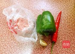 青椒炒肉的做法图解1