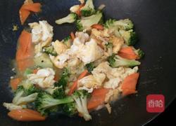 西兰花炒鸡蛋的做法图解15