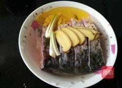 野生鲤鱼炖茶油的做法图解2