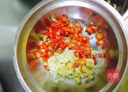 猪血闷鸡杂的做法图解2