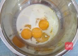 可可奶油蛋糕卷的做法图解3