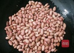 挂霜花生米的做法图解1