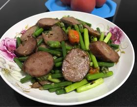 烟熏肠炒蒜薹[图]