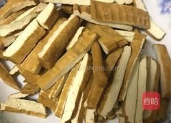 蒜苗炒香干的做法图解1