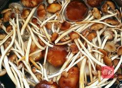 双菇烧肉的做法图解2