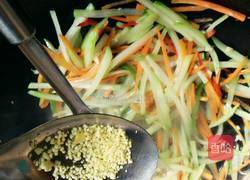 胡萝卜炒佛手瓜的做法图解10