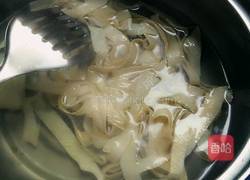 菠菜拌油豆皮的做法图解3