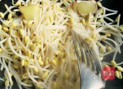 鲫鱼豆芽汤的做法图解10