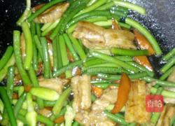 五花肉炒蒜苔的做法图解7