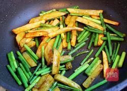 蒜苔土豆条的做法图解7