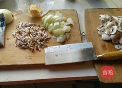 简单快捷的奶油蘑菇汤的做法图解1