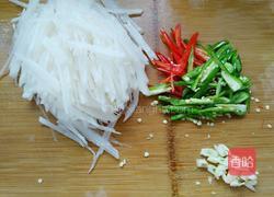 酸辣萝卜丝的做法图解1