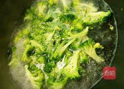 西兰花炒肉末的做法图解2