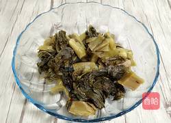 酸菜烧猪手的做法图解2