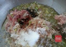 香菇白菜虾皮包的做法图解2