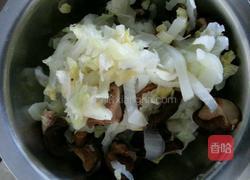 香菇白菜虾皮包的做法图解3