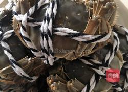 【清蒸大闸蟹】的做法图解1