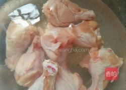 电饭煲焗鸡翅根的做法图解1