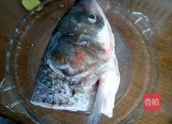 剁椒鱼头的做法图解1